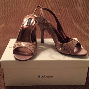 Elegant sequined heels